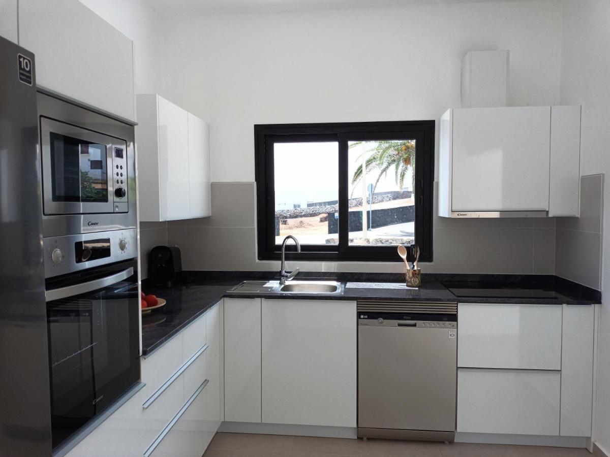 Apartamentos Falcon Tinajo Extérieur photo