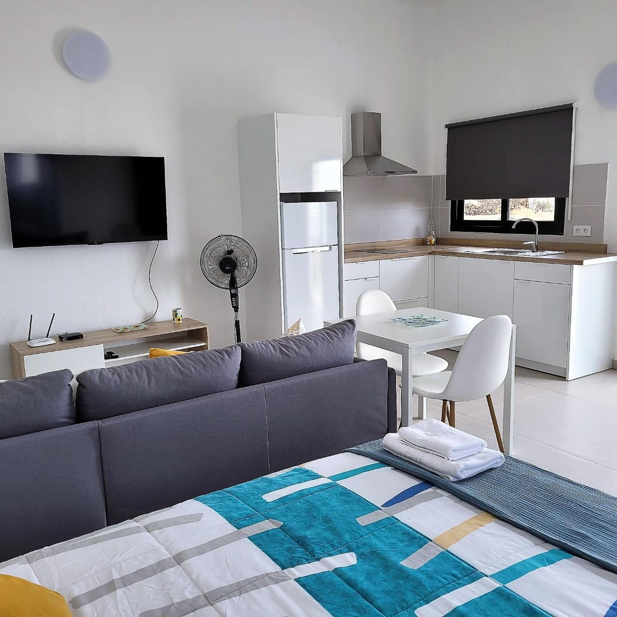 Apartamentos Falcon Tinajo Extérieur photo